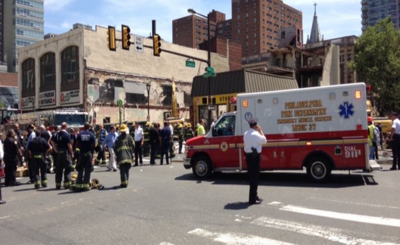 Philadelphia'da çöken binanın enkazından 12 kişi kurtarıldı