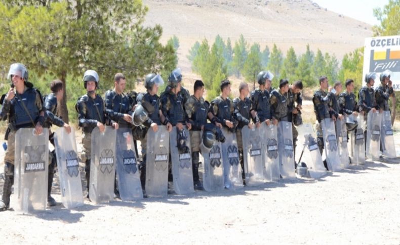 Polis, eylemcilerin Ceylanpınar’a girişine izin vermedi