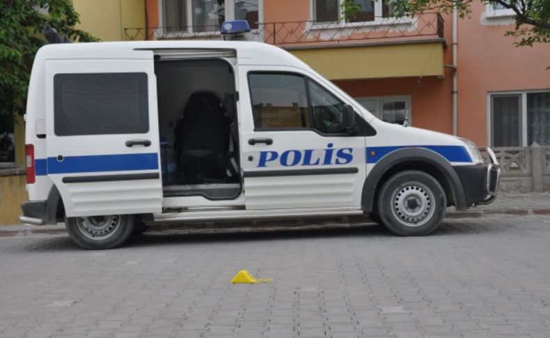 'Polisim' diyerek para istediler polis baskınıyla yakayı ele verdiler