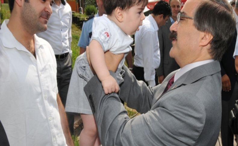 Polislerin evlerinde misafir edilen Şırnaklı öğrenciler valiyle biraraya geldi