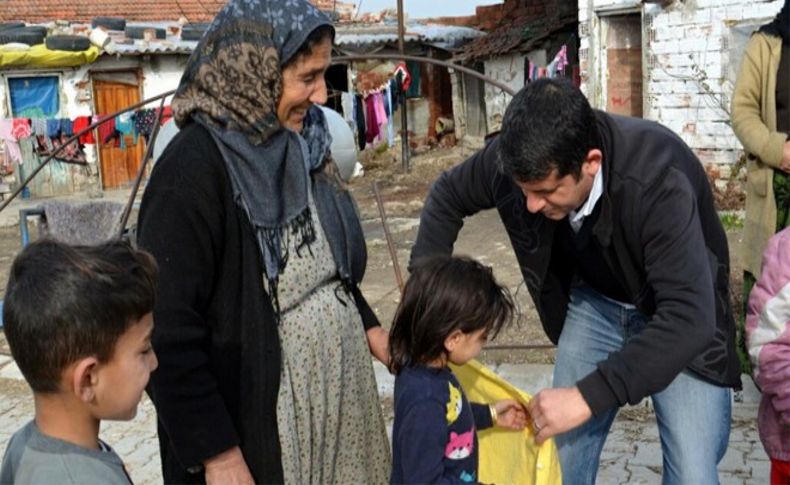 Polisten Suriyeli çocuklara anlamlı yardım