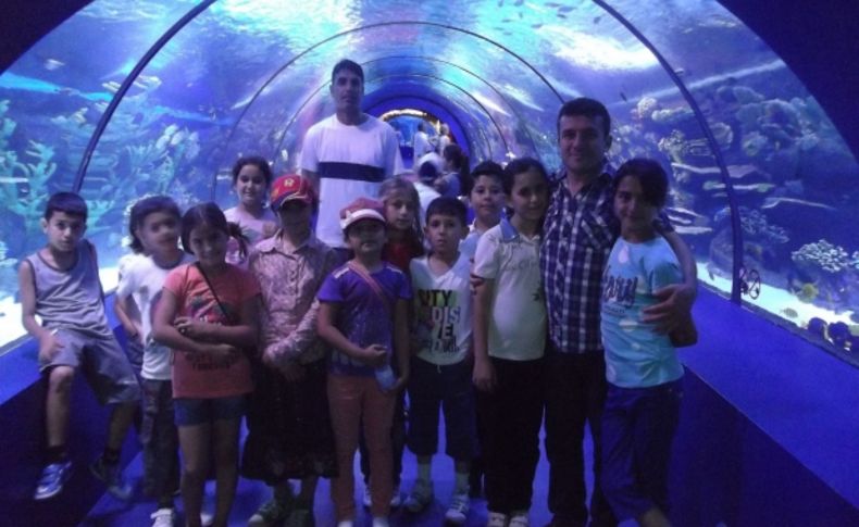 Polisten öğrencilere Antalya gezisi