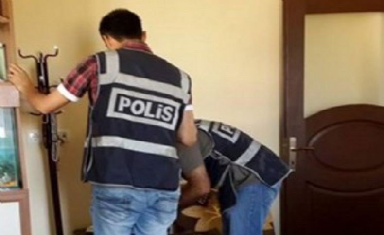 İzmir'de Gülen Cemaati'ne yakın vakıf ve hastaneye polis operasyonu