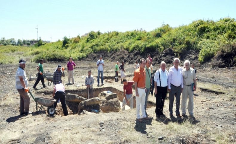 Posbıyık, Akheron Nekropolü’nde arkeolojik kazı çalışmalarını inceledi