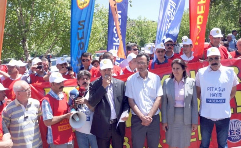 Postacılar, yolu kapatıp TBMM'ye yürüdü