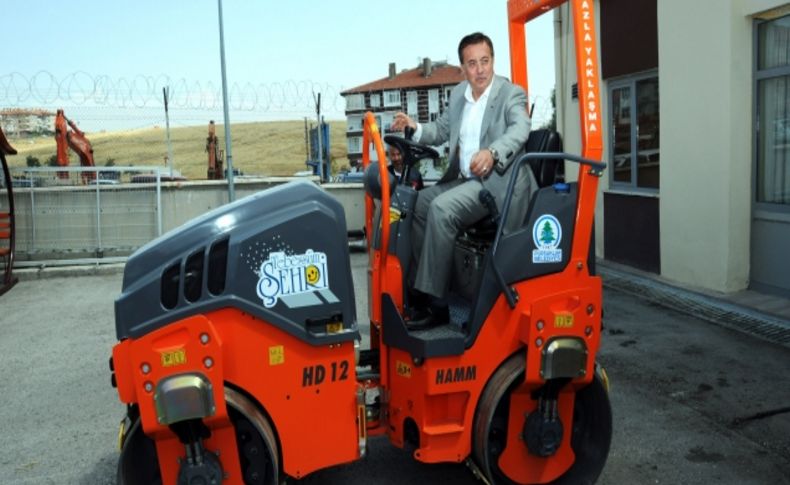 Pursaklar Belediyesi asfalt çalışmaları için silindir aldı