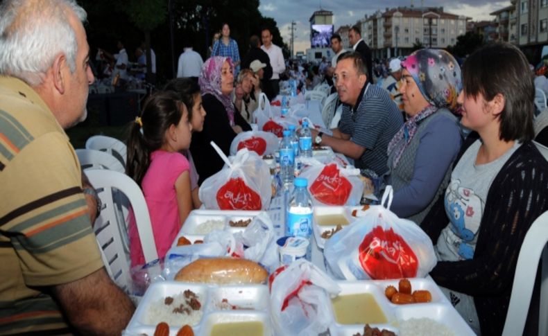 Pursaklar’da 6 bin kişi birlikte iftar açtı