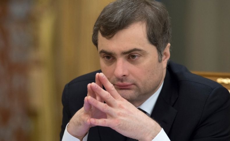 Putin fırçaladı, Medvedev’in yardımcısı Surkov istifa etti