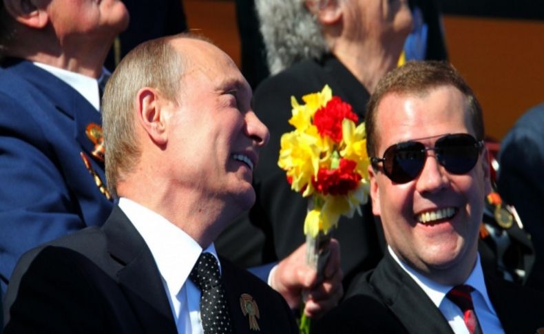 Putin ve Medvedev’e destek yükselişte