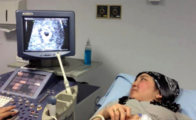 Rahim nakli yapılan Derya Sert 6 haftalık hamile, bebeğin kalp atışları izlendi