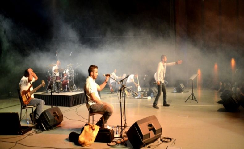 Resul Dindar, AİBÜ'de konser verdi