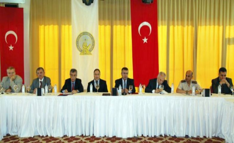Reyhanlı'da yaraların sarılması için kurum müdürleri bir kez daha toplandı