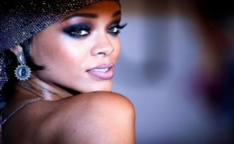 Rihanna'dan yılın aşk bombası