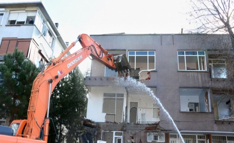 Riskli evini yenilemek Çevre ve Şehircilik Bakanlığı'na konuşuyor