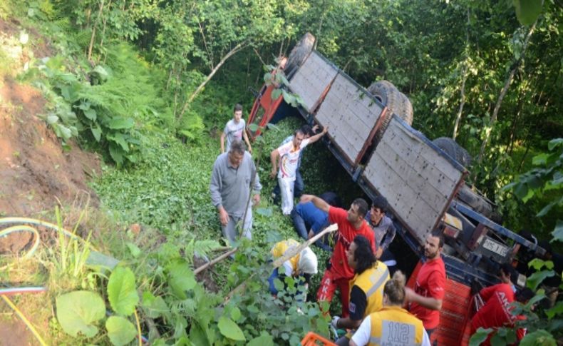 Rize'de çay yüklü kamyon şarampole yuvarlandı: 4 ölü, 3 yaralı