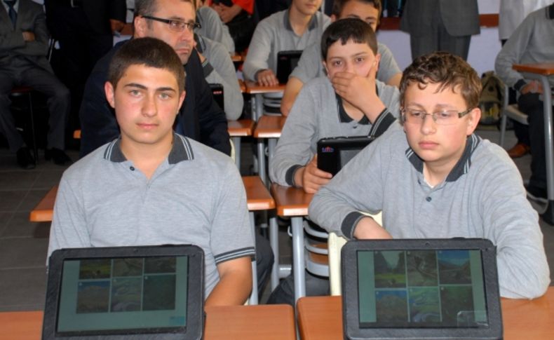 Rize’de tablet bilgisayar dağıtılanların beklentileri dinlendi