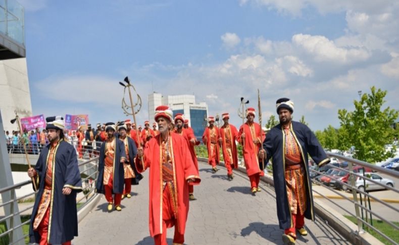 Roman Festivali renkli görüntülerle devam ediyor