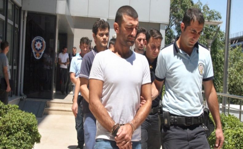 Roman vatandaşların araçlarını yakan 20 zanlı adliyeye sevk edildi