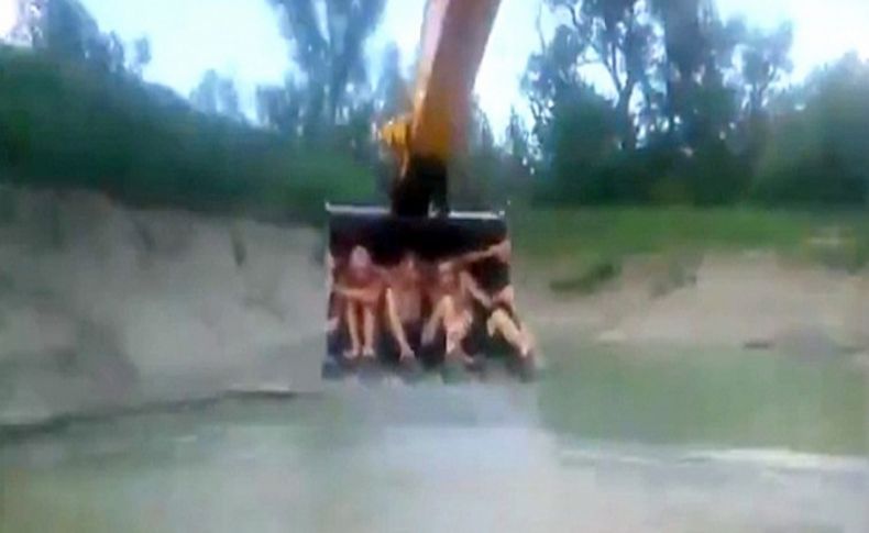 Rus köylülerin “aqua park” eğlencesi kamerada