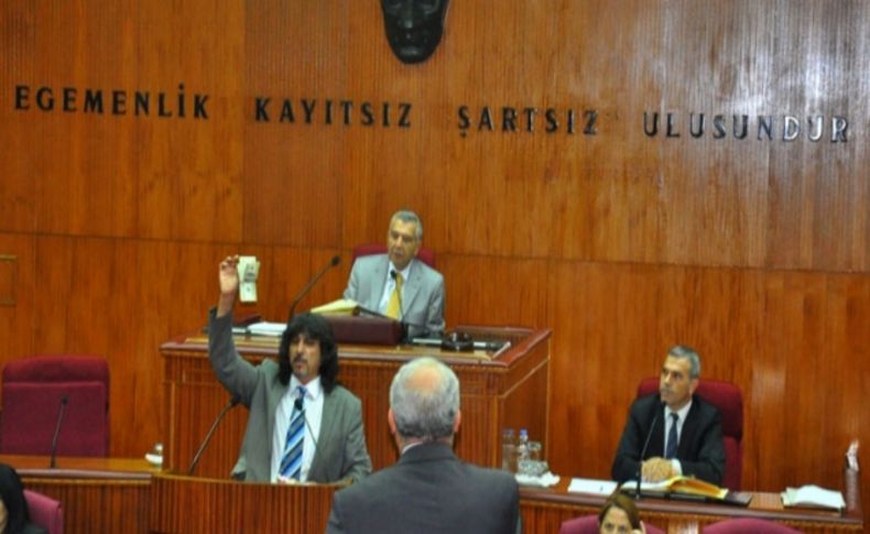 Rüşvet iddiasında bulunan vekil, yurtdışı yasağına isyan etti
