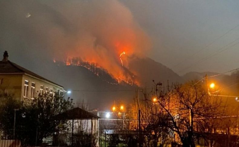 Rusya'da havai fişek yangın çıkardı! 5 bin 500 hektar küle döndü
