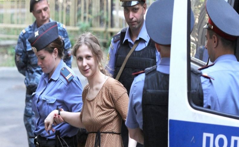Rusya mahkemesi Punkçı kızın tahliye talebini reddetti