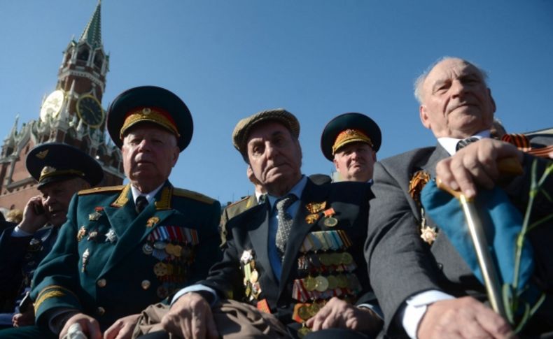 Rusya Zafer Bayramı’nı kutluyor, nükleer füzeler Kızıl Meydan’da