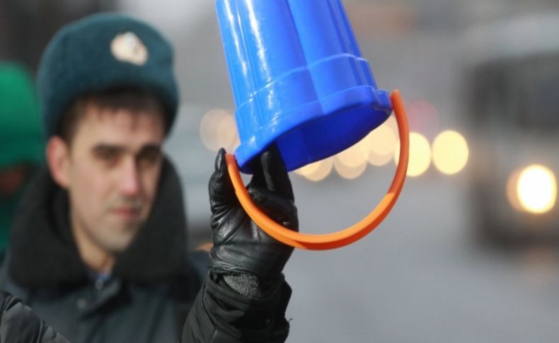 Rusya’da polis dayak attığı göstericilerden özür diledi