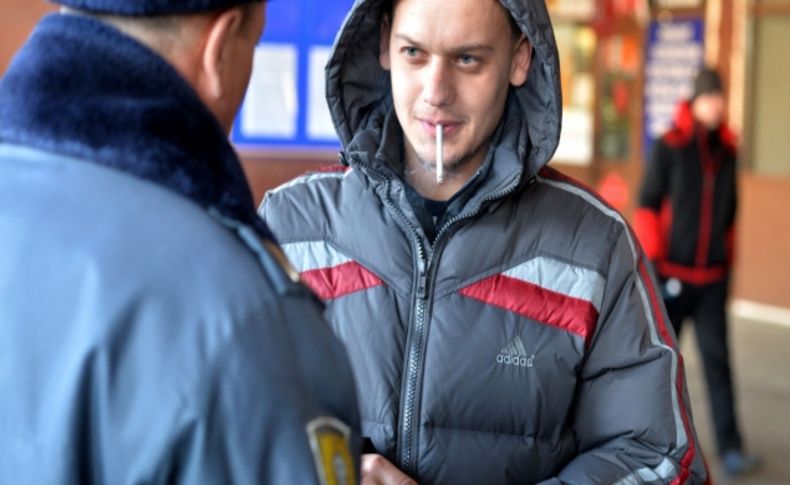 Rusya’da sigara yasağı genişliyor, durakta sigara içene 90 dolar ceza