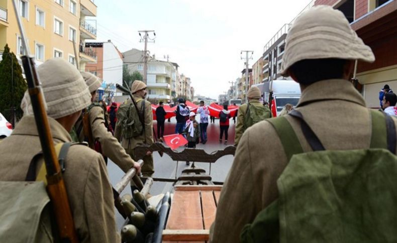 İzmir'de Sarıkamış şehitleri yürüyüşle anıldı