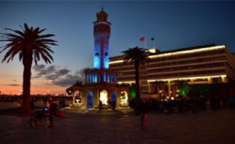 İzmir Saat Kulesi, otizm için mavi oldu