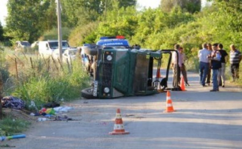 Safari cip devrildi: 2 turist öldü