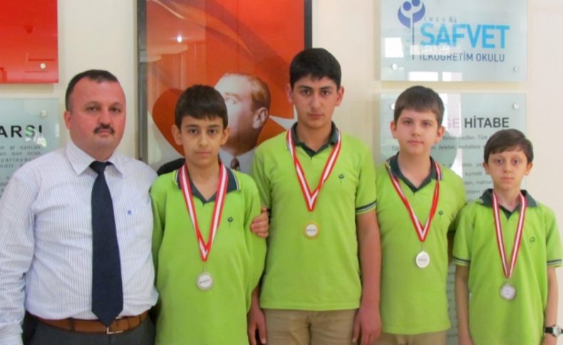 Safvet Koleji matematik olimpiyatından 1 altın 3 gümüş madalya ile döndü