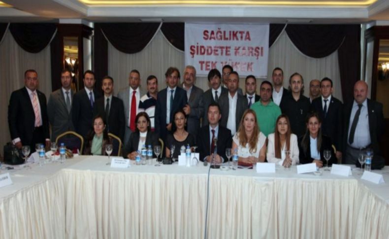 Sağlıkçılar, şiddet olaylarına karşı dizi ve film yapımcılarından destek istedi