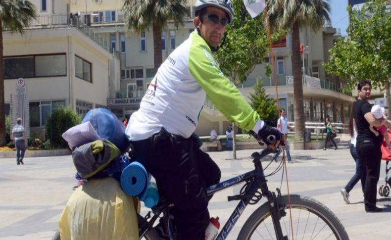 Sağlıklı hayata dikkat çekmek için bin 455 kilometreyi bisikletiyle gidiyor
