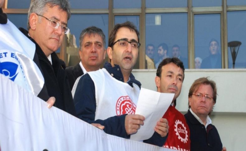 Sağlıkta şiddetin son bulması için dondurucu soğukta 15 dakika oturdular
