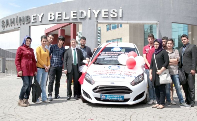 Şahinbey Belediyesi üniversite sınavı birincilerine araba hediye edecek