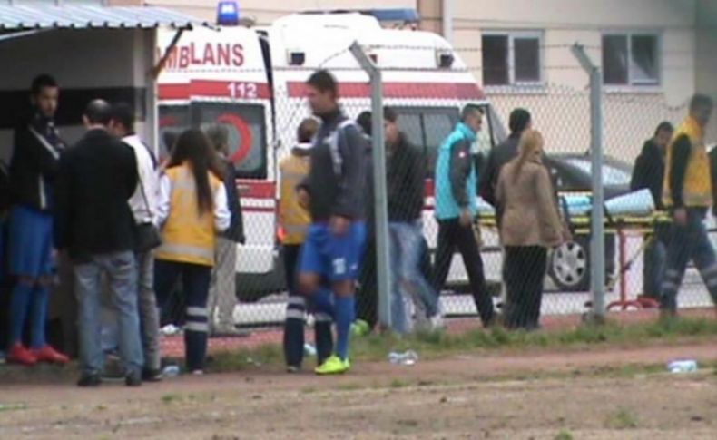 Sakatlanan futbolcu için gelen ambulans çakıla saplandı