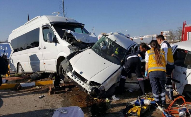 Manisa'da zincirleme kaza: 1 ölü, 8 yaralı