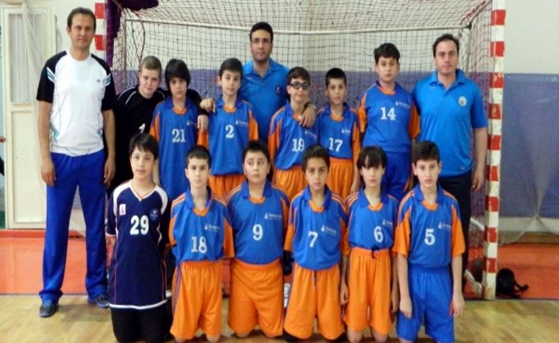 Samanyolu İbrahim Avcı Ortaokulu, hentbolde ilk 8’e girdi