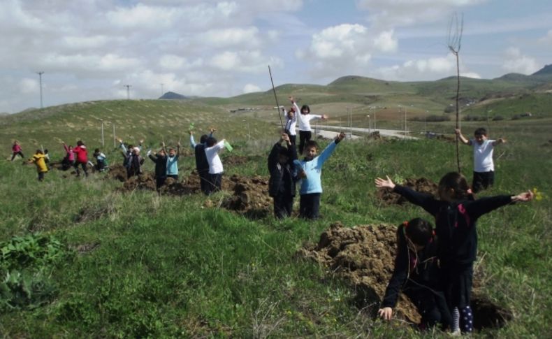 Samanyolu öğrencileri, Kutlu Doğum anısına ağaç dikti