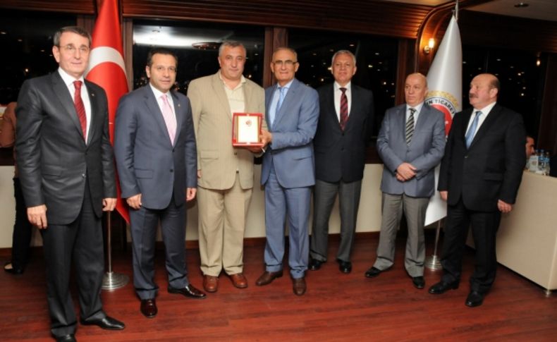 Samsun TSO’da, meclis üyelerine teşekkür plaket verildi