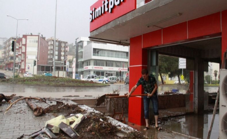 Samsun Valisi Aksoy: 200 ev ve iş yerini su bastı, can kaybımız yok
