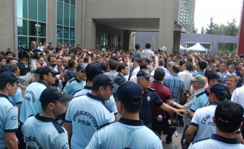 Sanayi esnafının protestosunda gerginlik yaşandı, ödeme kolaylığı sözü verildi