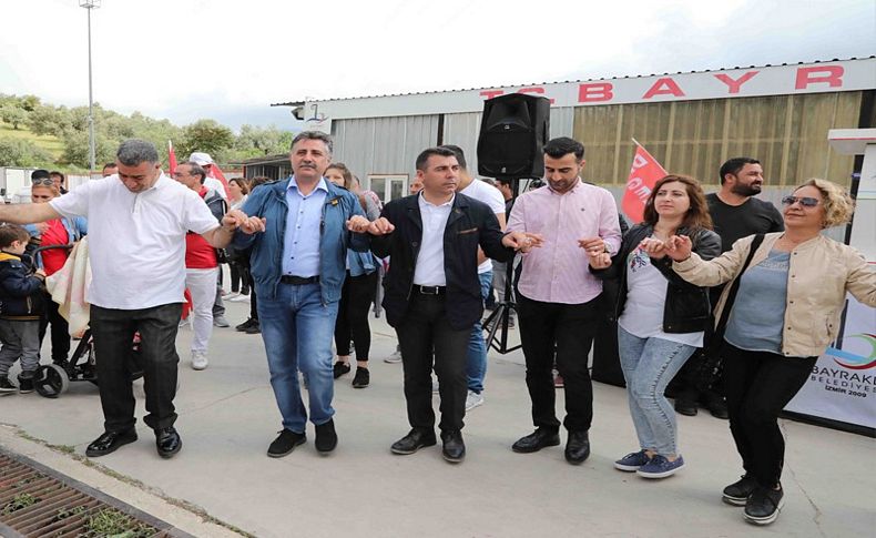 Sandal'dan 1 Mayıs mesajları: Birilerinin ayağına bastığımız için...