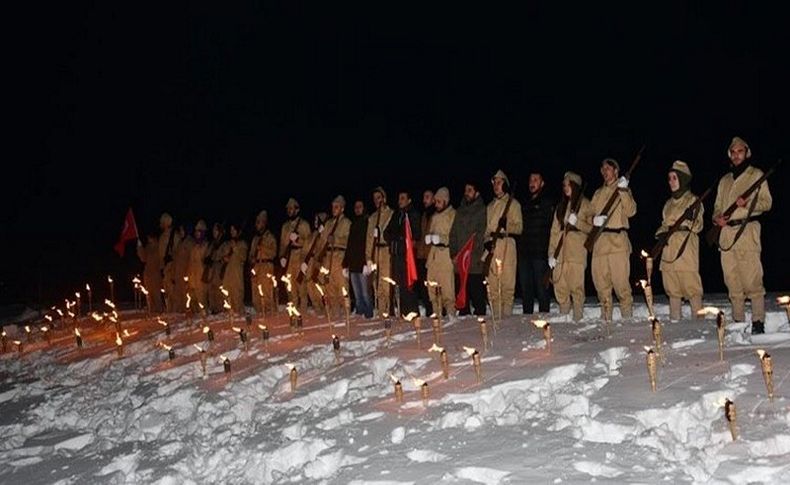 Sarıkamış şehitleri için eksi 15 derecede saygı nöbeti