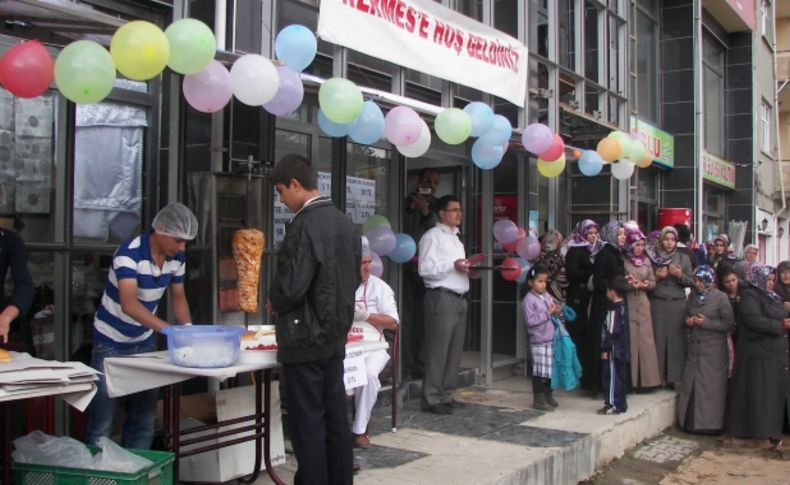 Şarkikarağaç Eğitim Derneği'nden öğrenciler yararına kermes