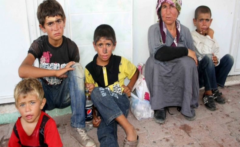 Savaşta 5 çocuğu yaralanan Suriyeli aile Mersin'de camiye sığındı