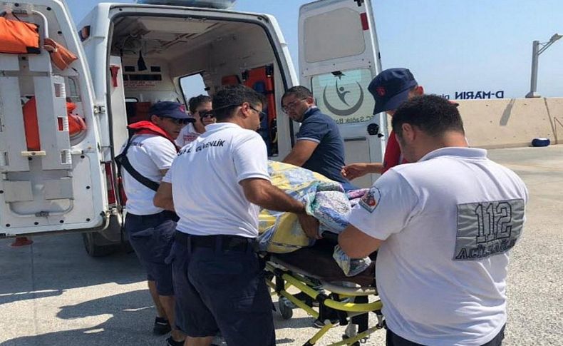 Seferihisar'da arızalanan teknedeki 2 kişi kurtarıldı
