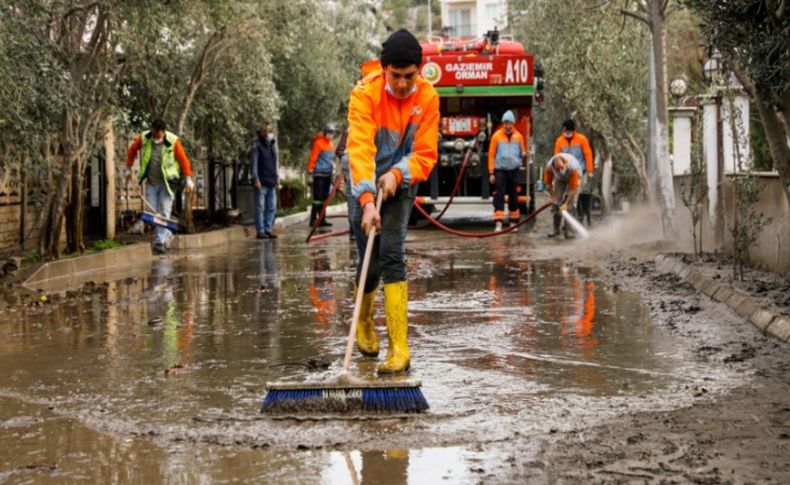 Seferihisar'daki aşırı yağış sonrası yaralar sarılıyor